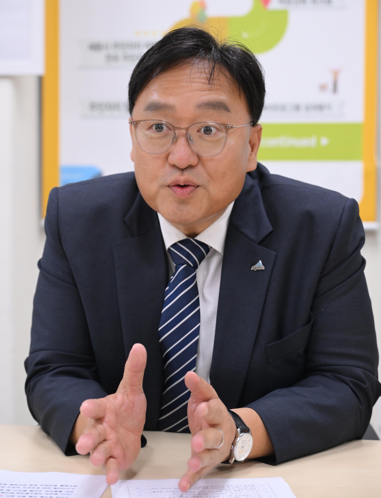 Sejong Mayor Jo Sang-ho speaks with The Korea Herald at the Bongam branch office in Yeonseo-myeon, Sejong, on Thursday. Jo set up a field office at the branch, located near the Sejong Smart National Industrial Complex, to help attract businesses to the site.