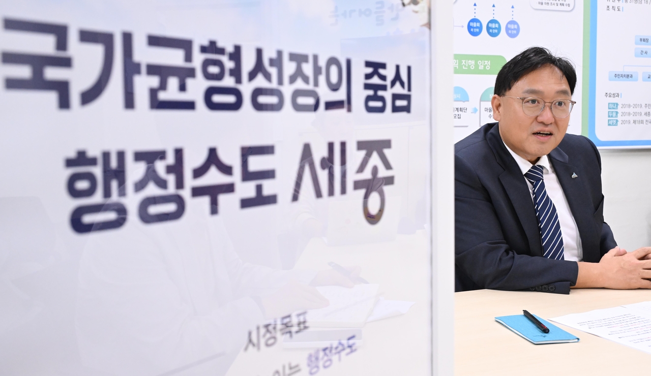 Sejong Mayor Cho Sang-ho speaks with The Herald Business at the Bongam branch office in Yeonseo-myeon, Sejong, on Tuesday. Cho set up a working office at the site, near the Sejong Smart National Industrial Complex, to attract businesses to the complex.