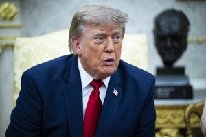 Trump drops 20% Hormuz fee; US naval blockade against Iran resumes