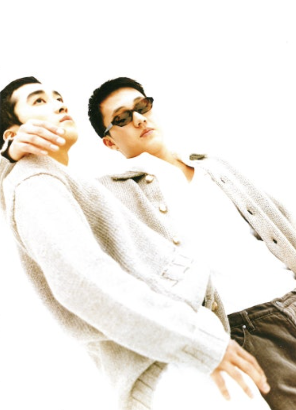 Song Seung-heon (left) and So Ji-sub featured as models for Storm (Storm)