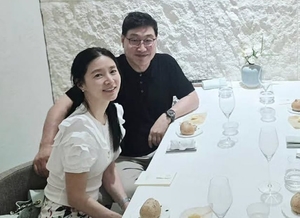 55세 이영애, 75세 남편과 포착…‘나잇값 못하는’ 얼굴 근황 화제