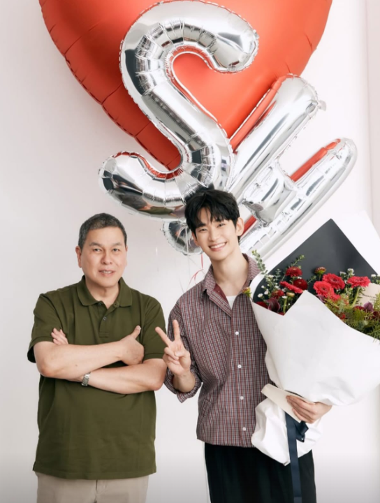 Bench founder Ben Chan (left) and actor Kim Soo-hyun (@bcbench/Instagram)