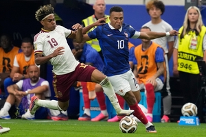 Spain shuts down Mbappe's France, advances to the World Cup final with a 2-0 victory
