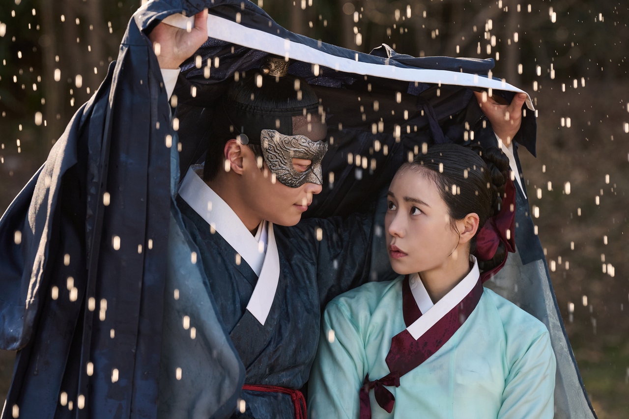 "My Royal Nemesis," starring Heo Nam-jun (left) and Lim Ji-yeon (SBS)