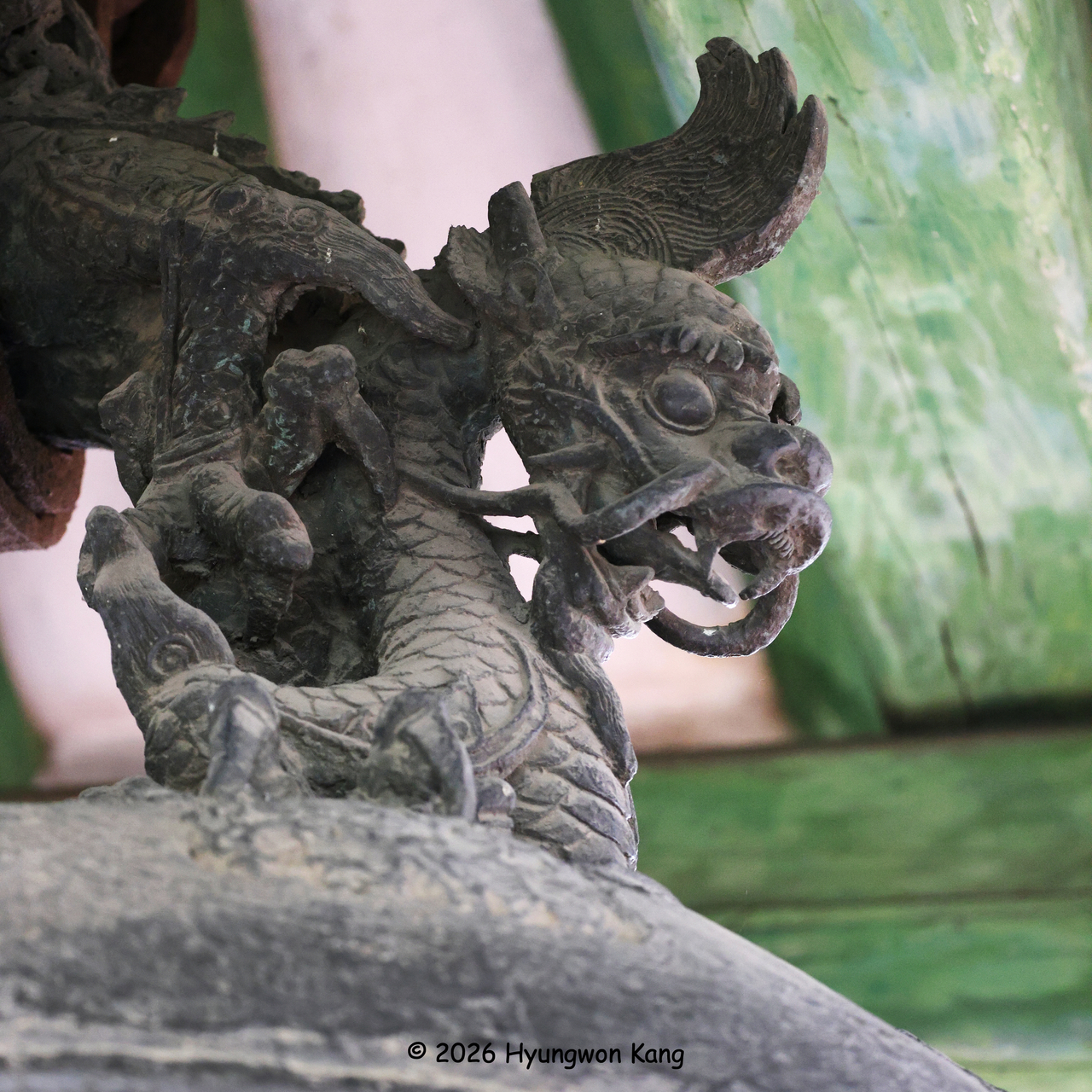 One of two intertwined dragons whose bodies and claws form the suspension structure of the Pyongyang Bell. (Hyungwon Kang)