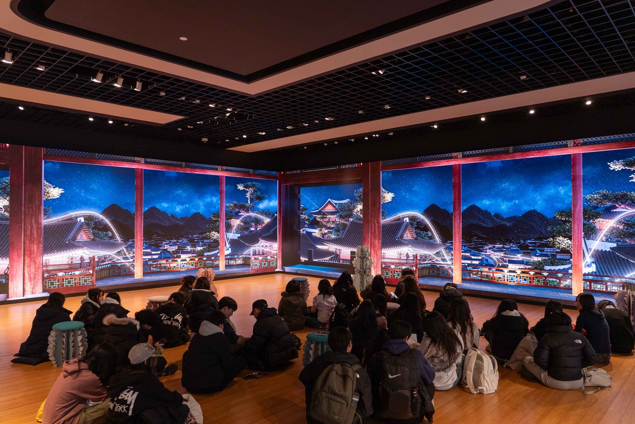 Interior of the Korea Pavilion, a multipurpose cultural exhibition space [World Heritage Committee website]