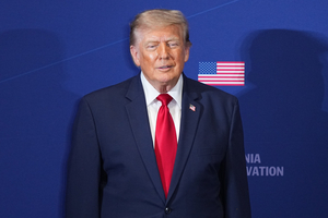 Trump says US will look at S. Korean, other firms for shipbuilding cooperation to strengthen Navy