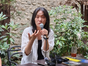 Han Kang calls for change of course in 'age of hate'