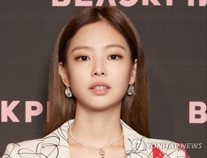 “제니랑 커피 마실래” 소속사 찾아간 유튜버…‘사생팬’ 논란에 사과