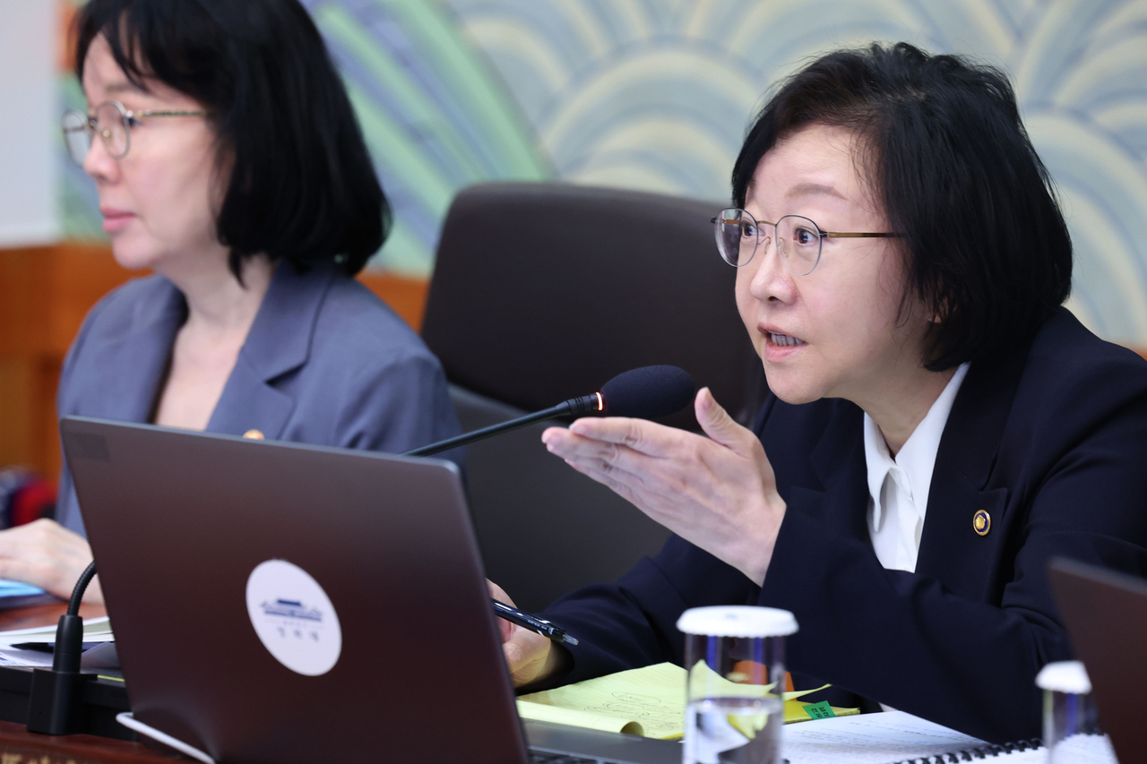 오유경 식약처장이 14일 청와대에서 이재명 대통령 주재로 열린 국무회의에서 발언하고 있다. [연합]