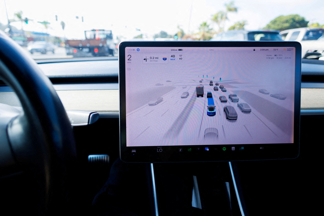Tesla Model 3 vozi pomoću softvera za autonomnu vožnju FSD u Encinitasu u Kaliforniji. (Reuters)
