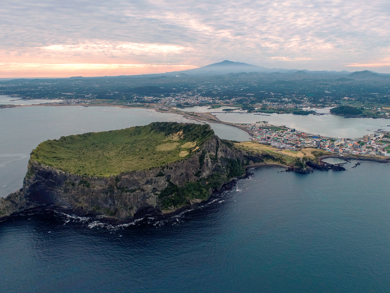 Seongsan Ilchulbong tuff cone (Korea Tourism Organization)