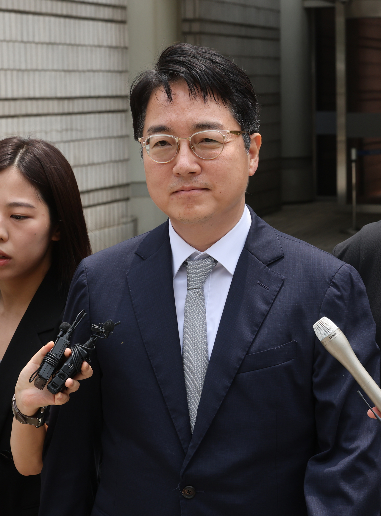 Former Prosecutor General Shim Woo-jung leaves the Seoul Central District Court in Seoul on Thursday, after attending a hearing to review a warrant request for his arrest over allegations of abuse of authority related to the Dec. 3, 2024, martial law declaration. (Yonhap)