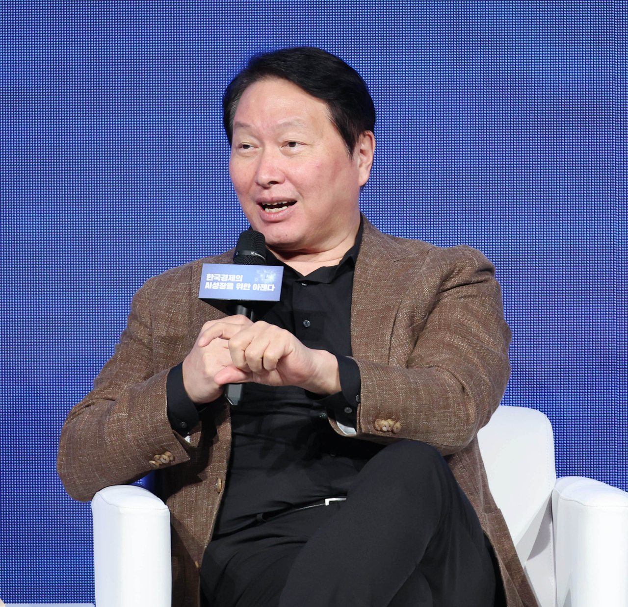 SK Group Chairman Chey Tae-won speaks at the Korea Chamber of Commerce and Industry’s forum on Jeju Island on Friday. (Yonhap)