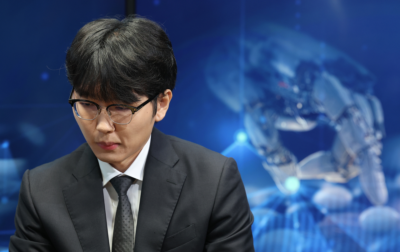 Shin Jin-seo sits at a Go board during his match against KataGo on Sunday. (Yonhap)