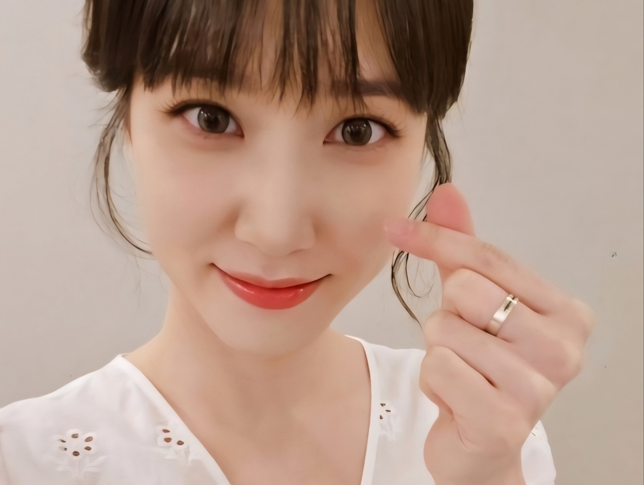 Actor Park Eun-bin wearing the Galaxy Ring [Photo: Park Eun-bin's Instagram]