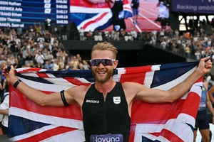 Kerr breaks men's mile world record that stood since 1999