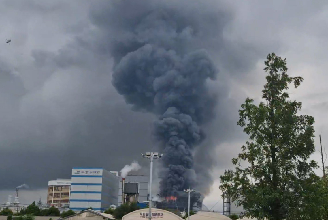 Smoke rises from a fire at a Coupang warehouse in Seo-gu, Incheon, on Sunday. (Yonhap)