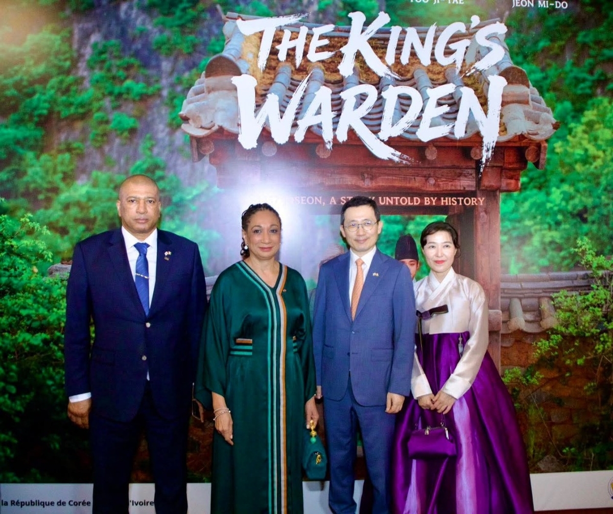 Ivorian Culture Minister Francoise Remarck (center left) and Korean Ambassador to Ivory Coast Jang Seo-ik (center right) pose for a photo during the 2026 Korean Film Festival in Abidjan, Ivory Coast, Thursday. (Ivorian Ministry of Culture)