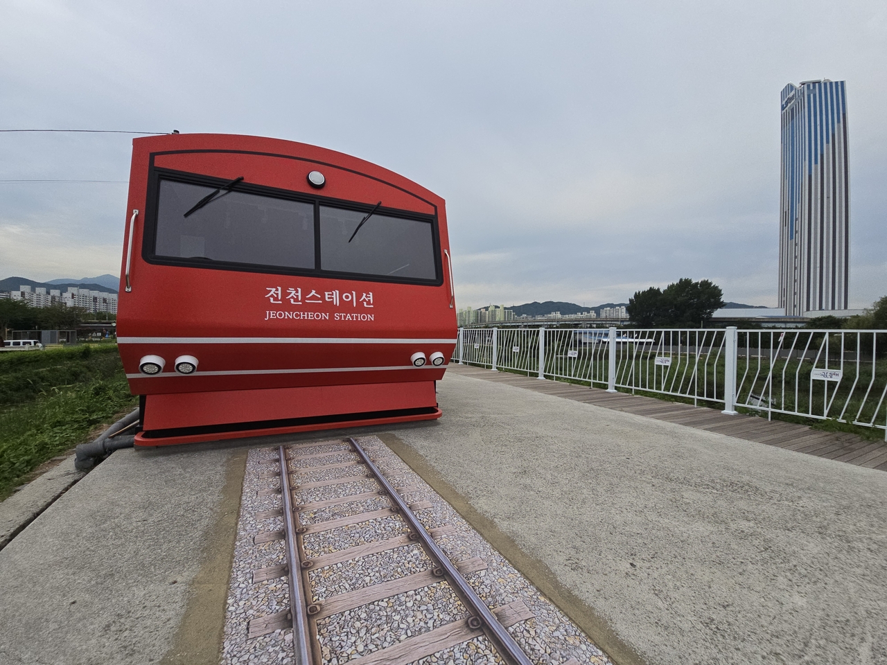 A train-shaped rest area along the Jeoncheon riverside in Donghae