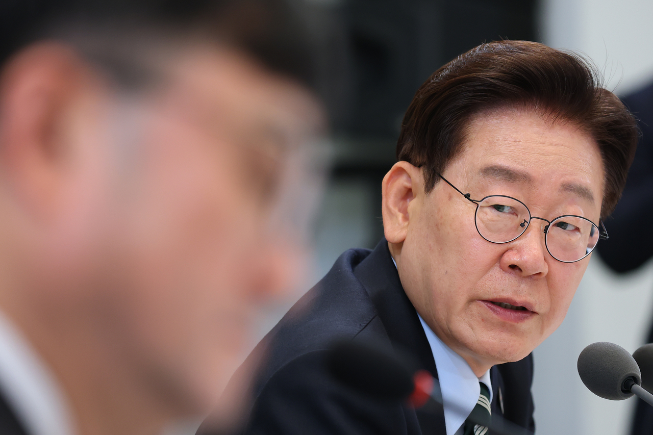 South Korean President Lee Jae Myung speaks during a policy briefing held at Cheong Wa Dae on Thursday. (Yonhap)