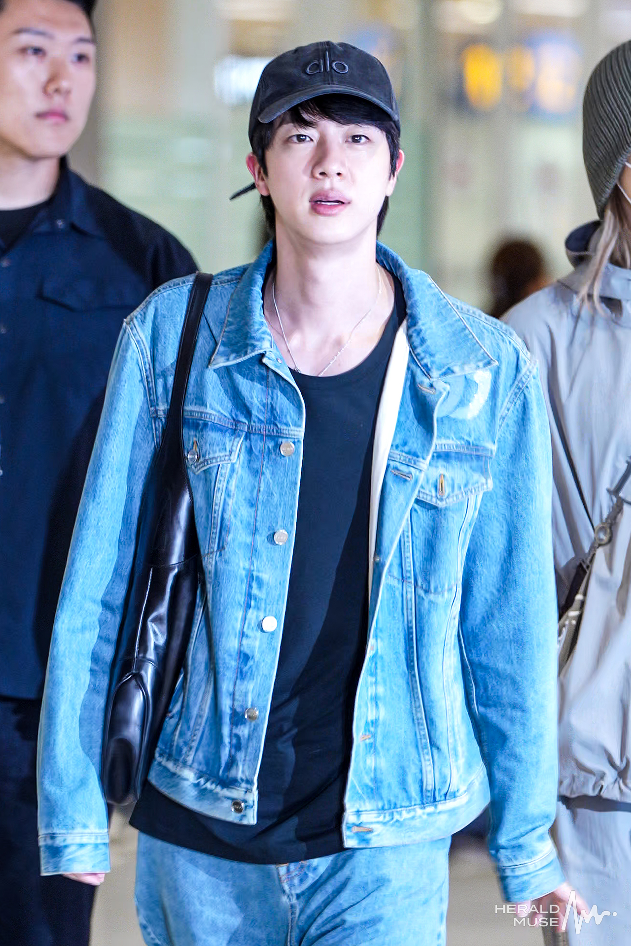 Jin maskless at airport