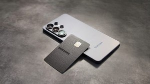 Samsung takes on Apple with first Galaxy credit card