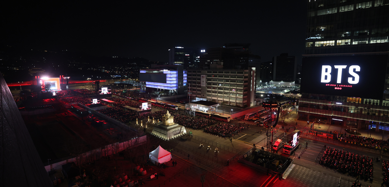 Gwanghwamun Square is filled with fans who gathered to watch BTS' comeback show on March 21. (The Korea Herald)