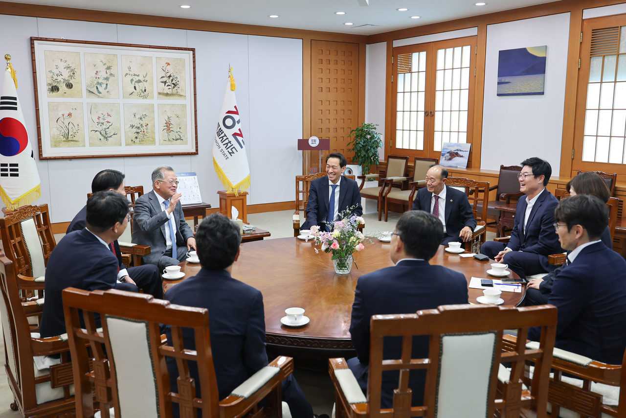 신흥엠에스티(MST) 투자확대를 계기로 산업과 행정기관간 원탁 자유토론도 있었다.