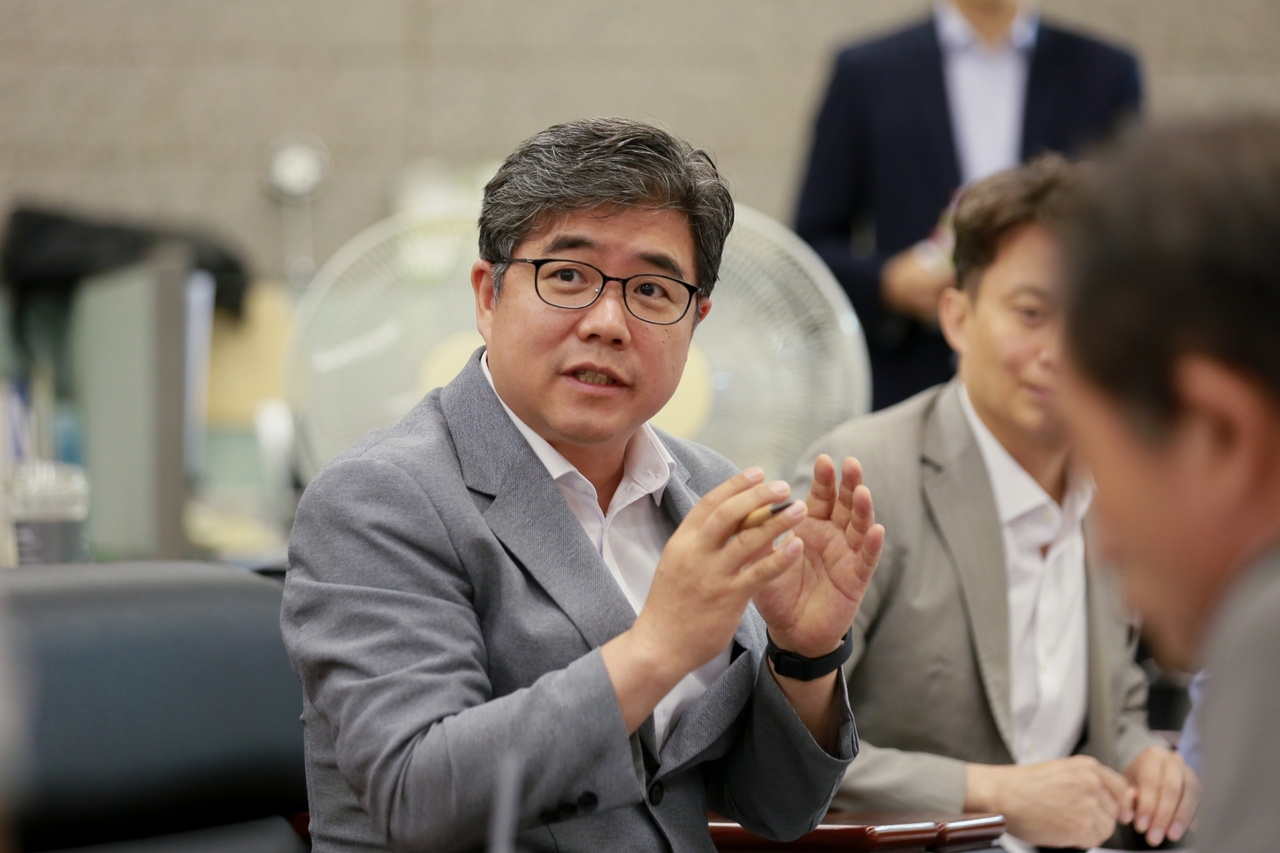 조영희 산림청 산림복지국장이 22일 정부대전청사 기자실에서 2026년 하반기부터 시행되는 ‘산지관리법’ 시행령 및 시행규칙에 대해 브리핑을 하고 있다.