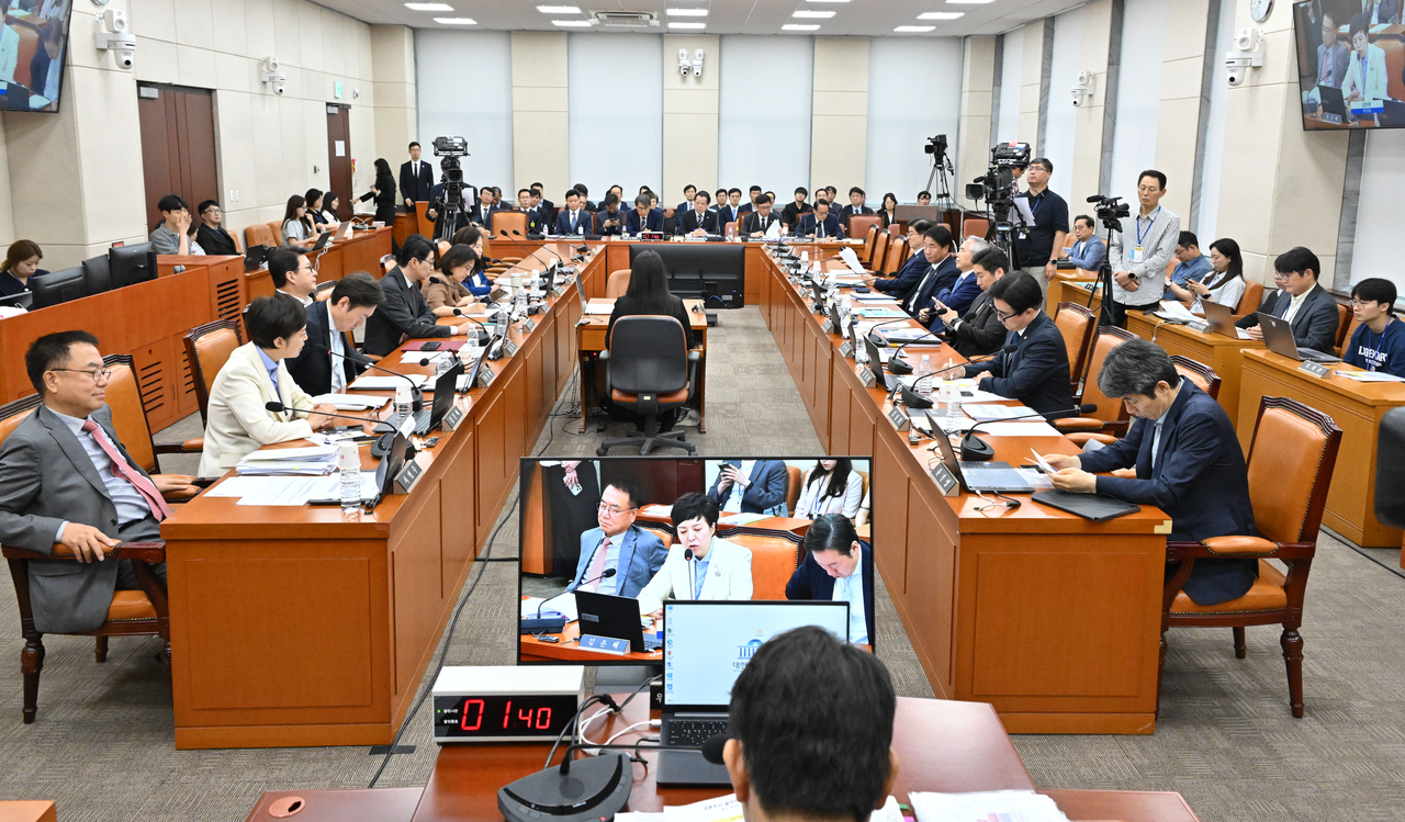 22일 오전 서울 여의도 국회에서 제9회 전국동시지방선거 투표용지 부족 사태 등 국민 참정권 침해 진상규명 및 선거관리 개혁을 위한 국정조사 특별위원회 전체회의가 진행되고 있다. 임세준 기자