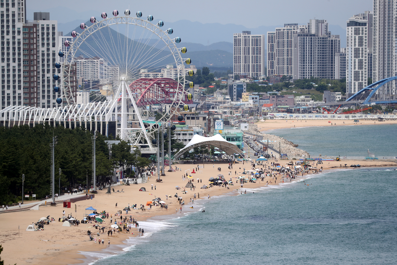 This June 27 photo shows a beach in Gangwon Province. (Yonhap)
