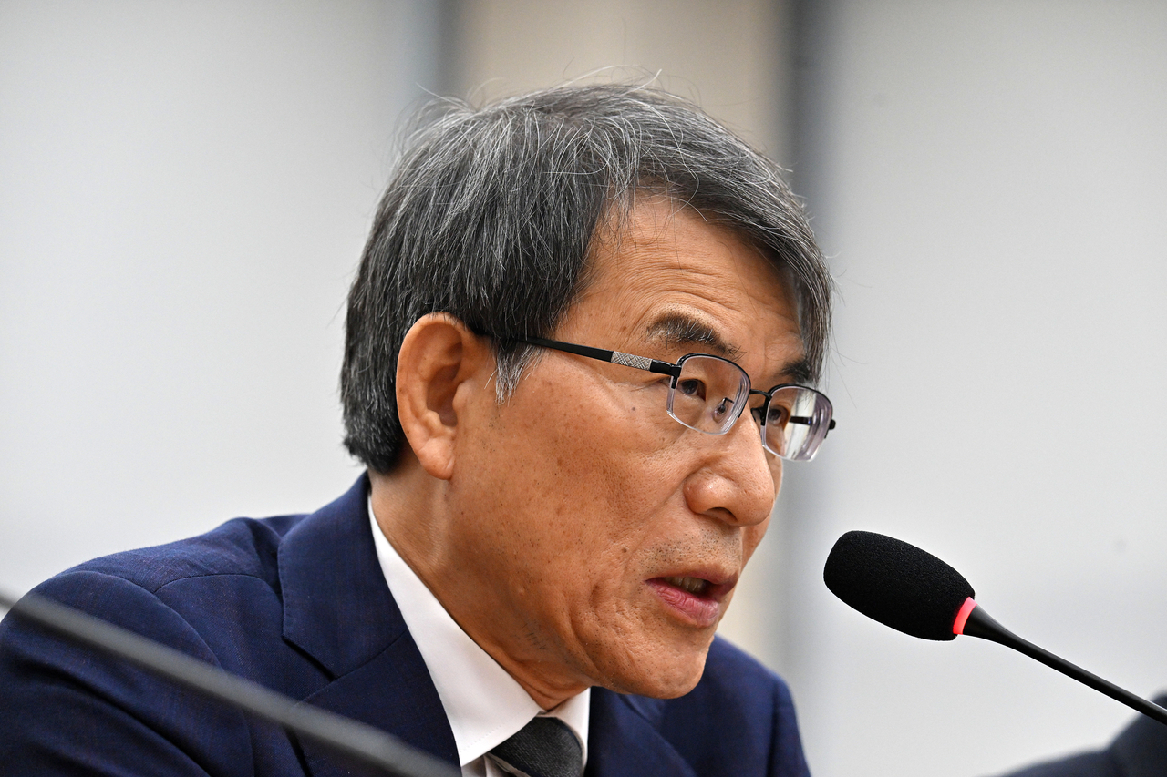 노태악 전 중앙선거관리위원장이 22일 오전 서울 여의도 국회에서 열린 제9회 전국동시지방선거 투표용지 부족 사태 등 국민 참정권 침해 진상규명 및 선거관리 개혁을 위한 국정조사 특별위원회 전체회의에 참석해 의원들의 질의에 답변하고 있다. 임세준 기자