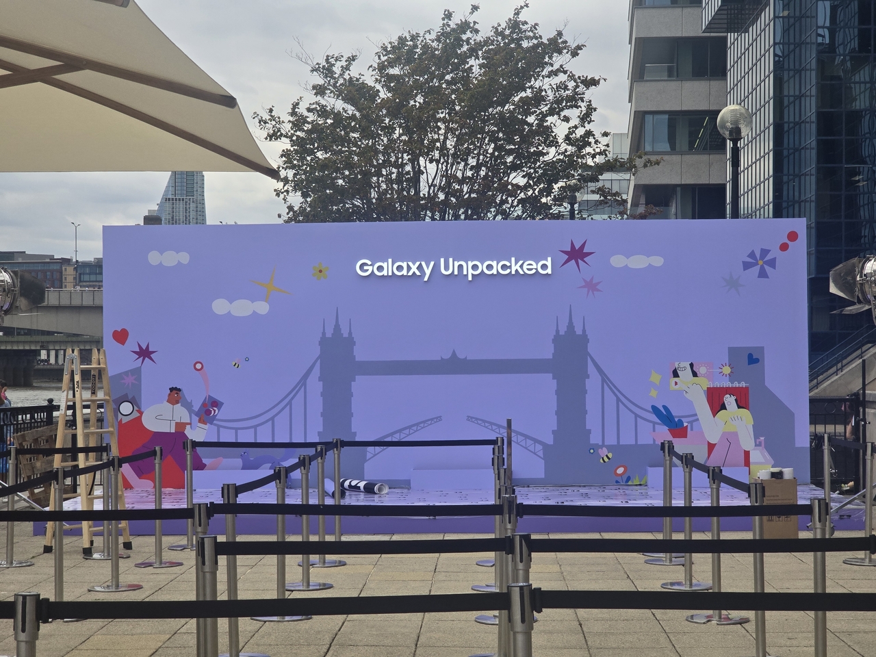 A purple Galaxy Unpacked photo zone is set up outside Old Billingsgate in London. (Jie Ye-eun/The Korea Herald)