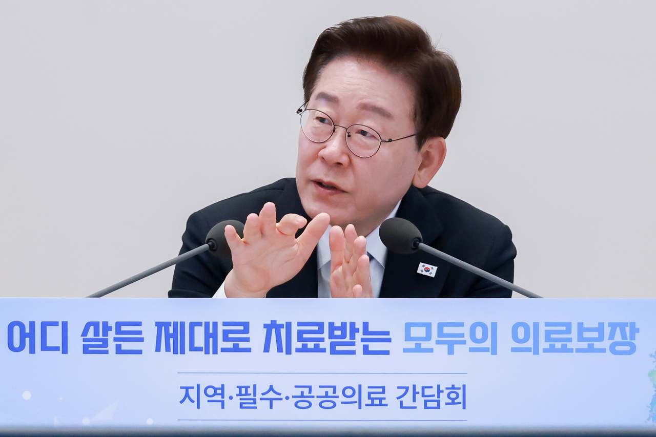 이재명 대통령이 22일 청와대에서 열린 지역·필수·공공의료 간담회에서 발언하고 있다. [연합]