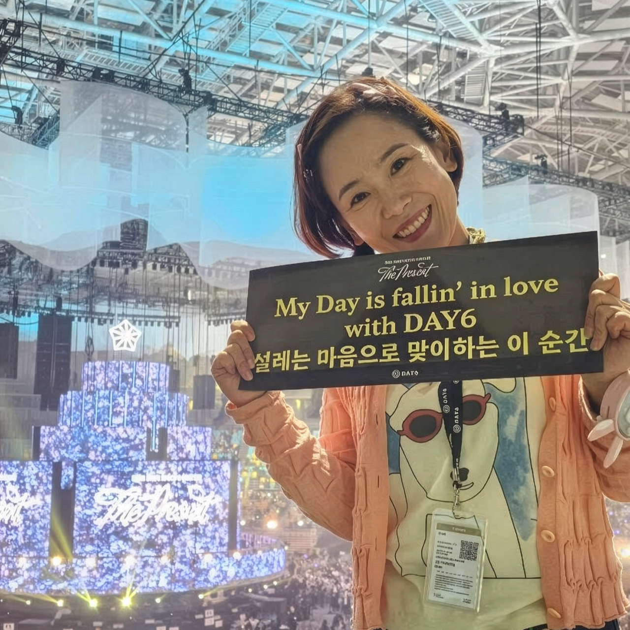 Day6 fan Kim Ju-ri poses with a fan slogan at Day6's "The Present" concert in December 2025. (Kim Ju-ri)