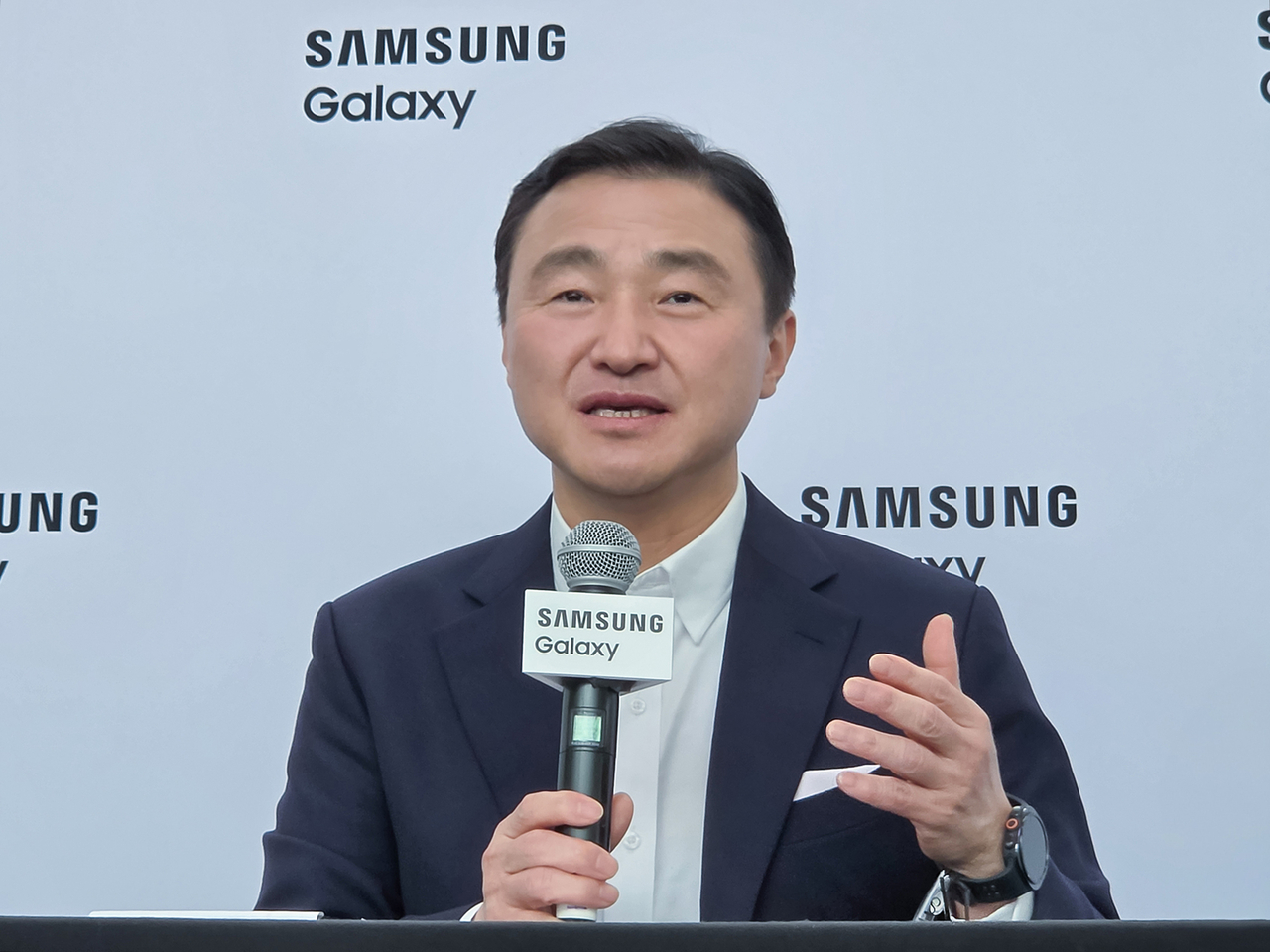 Samsung Electronics co-CEO and Mobile eXperience chief Roh Tae-moon speaks at a press briefing for Korean reporters held immediately after Galaxy Unpacked 2026 in London, Wednesday. (Samsung Electronics)