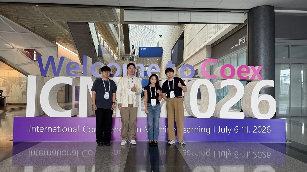 ICML 2026 국제 AI 챌린지에서 우승한 KAIST 연구팀. 나병후(왼쪽부터) KI로보틱스연구소 박사, 곽지석 데이터사이언스대학원 박사과정,  조수현 산업및시스템공학과 박사과정, 김태우 석사과정.[KAIST 제공]