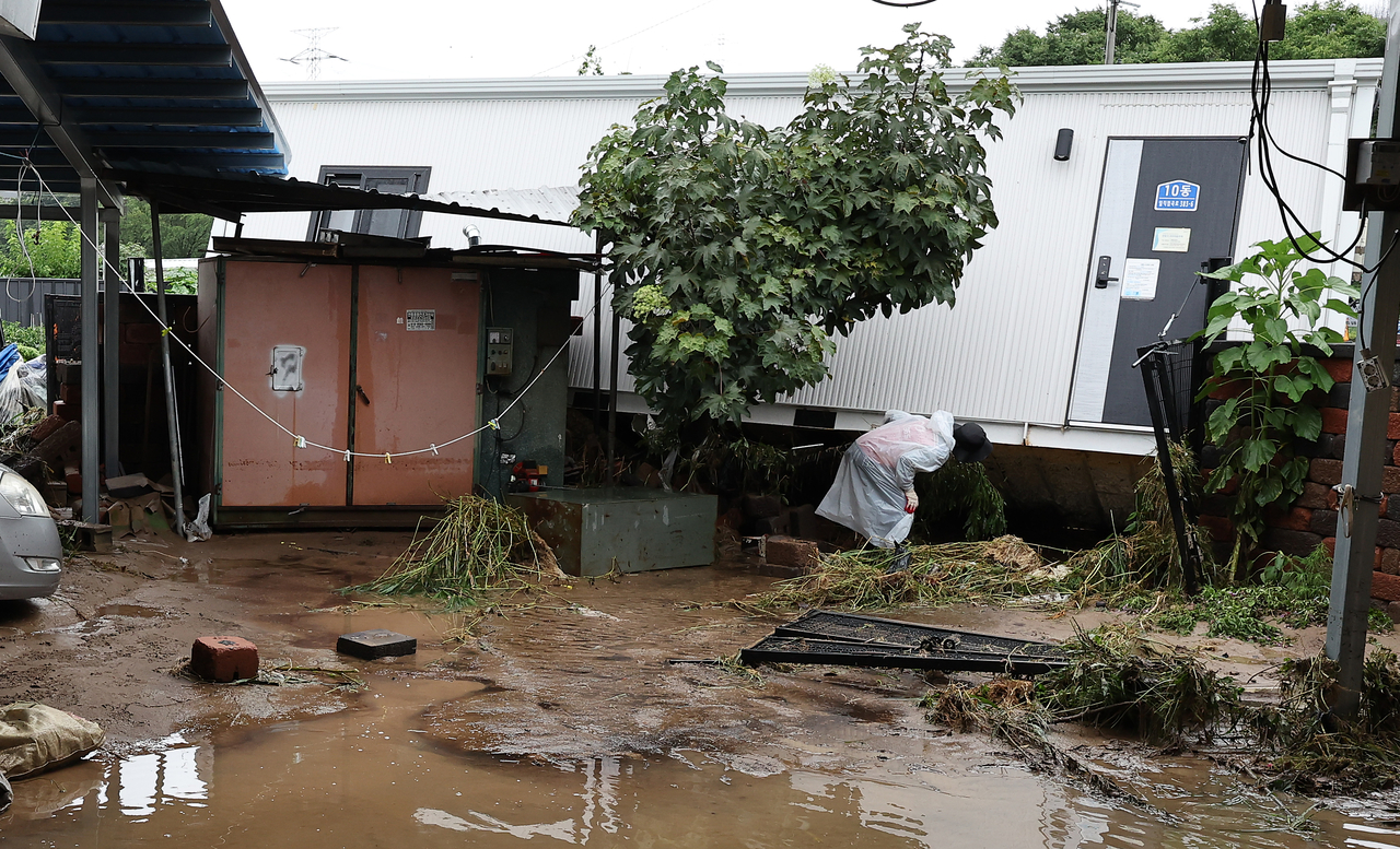 Temporary housing for victims of the March wildfires is seen after being swept by heavy rain in Andong, North Gyeongsang Province, on July 19. (Yonhap)
