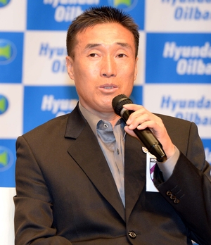 하석주 "홍명보 한 대 쥐어박고 싶어, 무릎꿇고 석고대죄했어야" - 뉴스 썸네일 이미지
