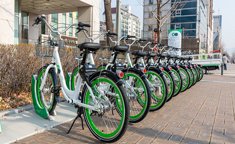 Ttareungyi bicycles are parked at a docking station in Seoul. The city's bike-sharing service has become a popular low-cost transportation option since its launch in 2015. (Seoul City)