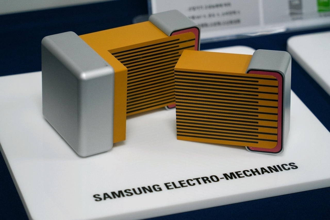 Enlarged display models reveal the internal structure of Samsung Electro-Mechanics' multilayer ceramic capacitors, components that in production measure as little as 0.2 by 0.1 millimeters, thinner than a human hair (Samsung Electro-Mechanics)
