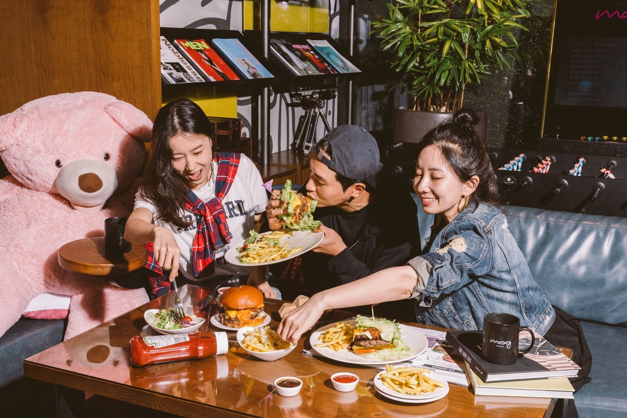 (Moxy Seoul Myeongdong)