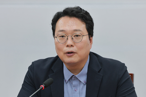 Reform Party floor leader slams DCC for 'hiding' defense minister's military records