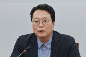 Reform Party floor leader slams DCC for 'hiding' defense minister's military records
