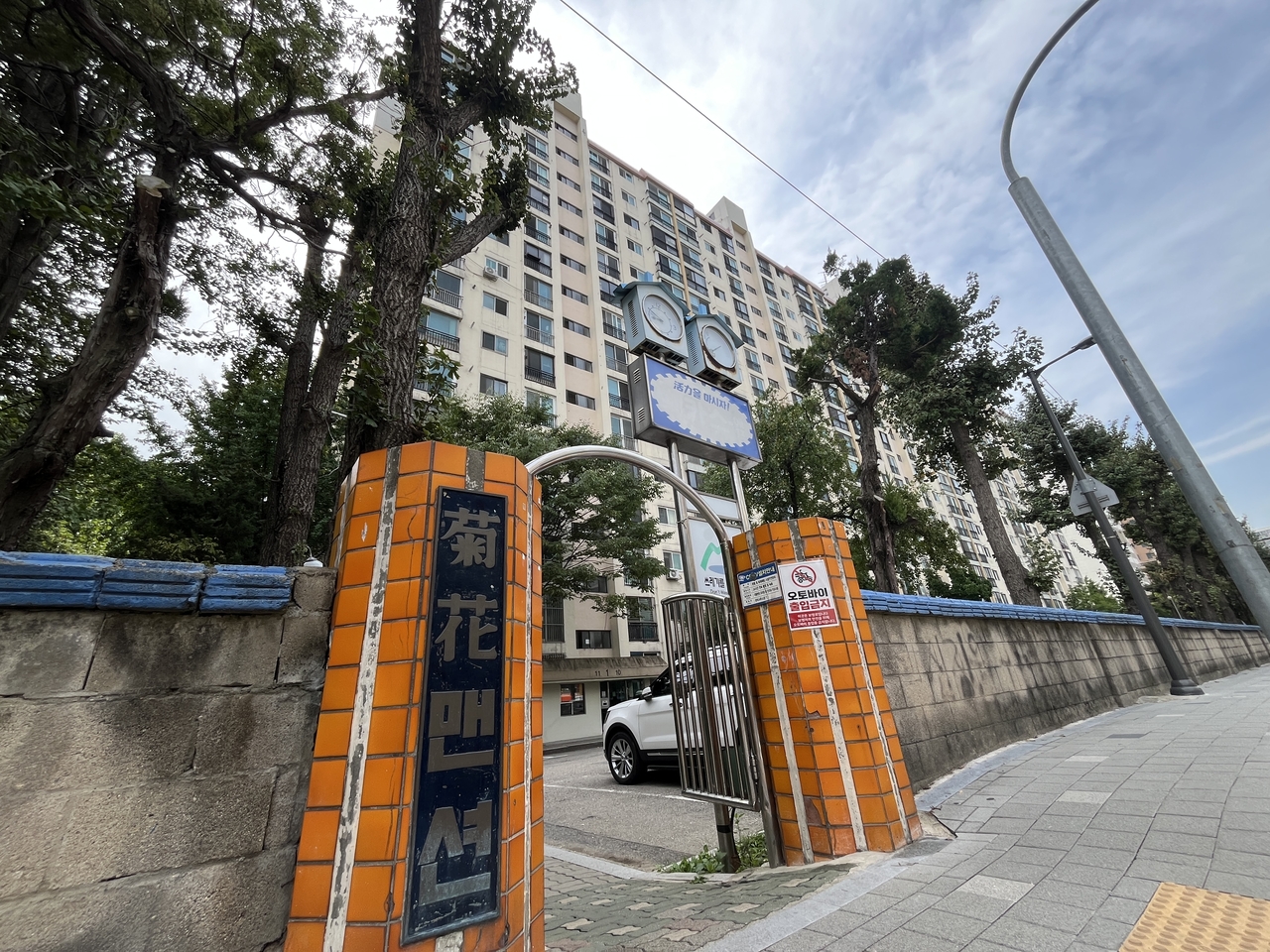 Gukwha Mansion in Mullae-dong, Yeongdeungpo-gu, Seoul, which is pursuing a revision to its redevelopment plan to secure a 400 percent floor-area ratio. [The Herald Business DB]