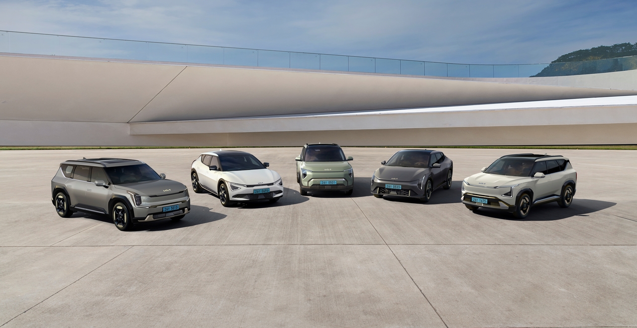 기아 EV 라인업. 왼쪽부터 EV9, EV6, EV3, EV4, EV5. [기아 제공]