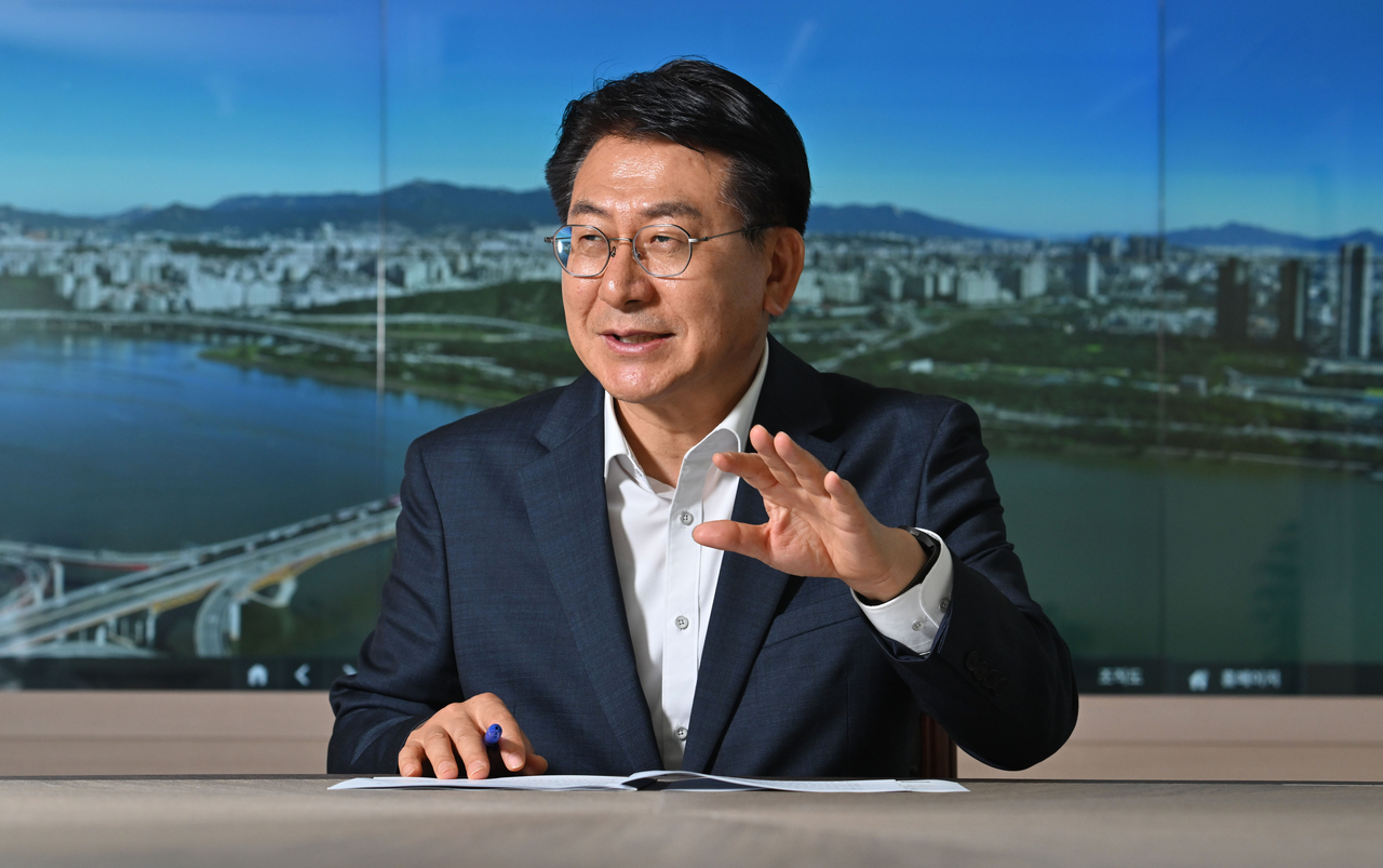 유보화 서울 성동구청장이 16일 오후 서울 성동구청 내 집무실에서 인터뷰를 하고 있다. 임세준 기자
