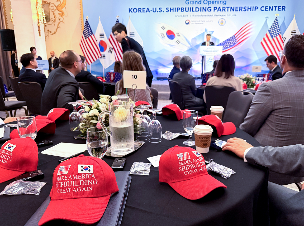 Caps bearing the logo of the Korea-US shipbuilding cooperation initiative, "Make America Shipbuilding Great Again," sit on a table at the opening ceremony of the Korea-US Shipbuilding Partnership Center at the Mayflower Hotel in Washington, Thursday. (Yonhap)