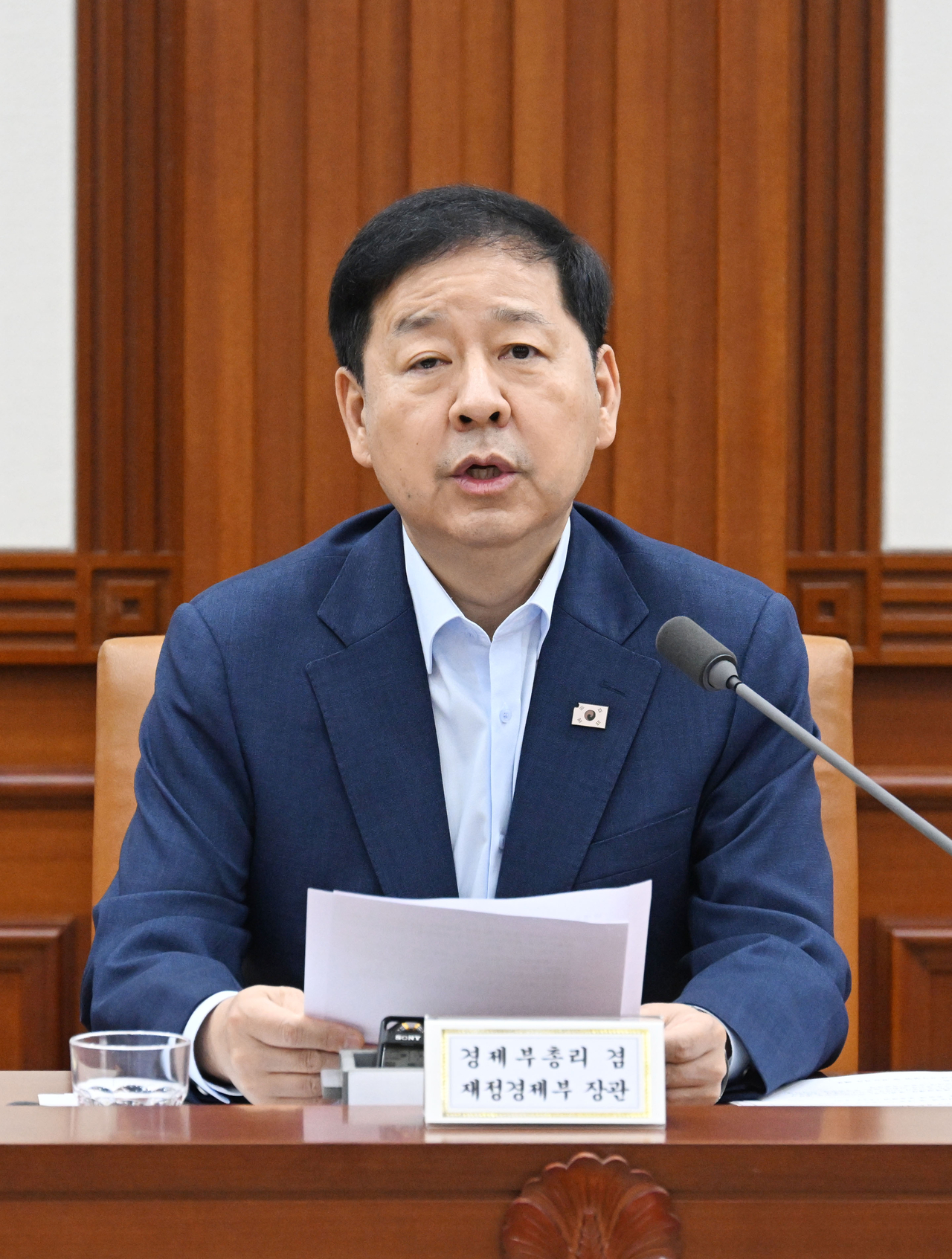 구윤철 부총리 겸 재정경제부 장관이 24일 서울 종로구 정부서울청사에서 열린 ‘민생물가 특별관리 관계장관 TF’를 주재, 모두발언을 하고 있다. [재정경제부 제공]